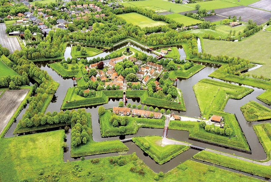 Bourtange: Fortress Museum Entry Ticket - Walking the ramparts and finding the market square