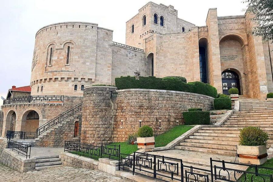 Bovilla Lake & Kruja Castle, Gamti Mnt Optn Hike by 4x4 SUV - Who should choose this day trip?
