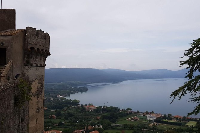 Bracciano: Odescalchi-Orsini ancient Castle Tour with Lunch - Entering Odescalchi-Orsini Castle