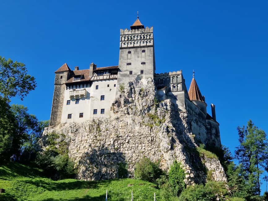 Brașov: Bran, Râșnov, and Peleș Castles Tour with Guide - Bran Castle: separating Dracula from the real fortress