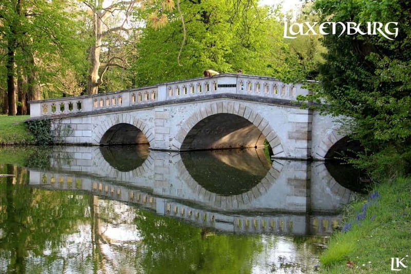 Bratislava: DayTrip: Castles around Vienna +underground lake - Marchfelderhof, an eccentric Austrian dinner stop
