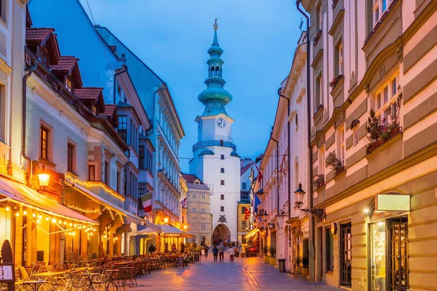 Bratislava: Slovakia Castle Photography Tour & Wine Tasting - The road to Trenčín is part of the bargain