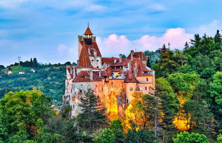 Bucharest : Day Trip Dracula's Castle ,Peles Castle & Brașov - The two-hour road to Sinaia and Peleș Castle
