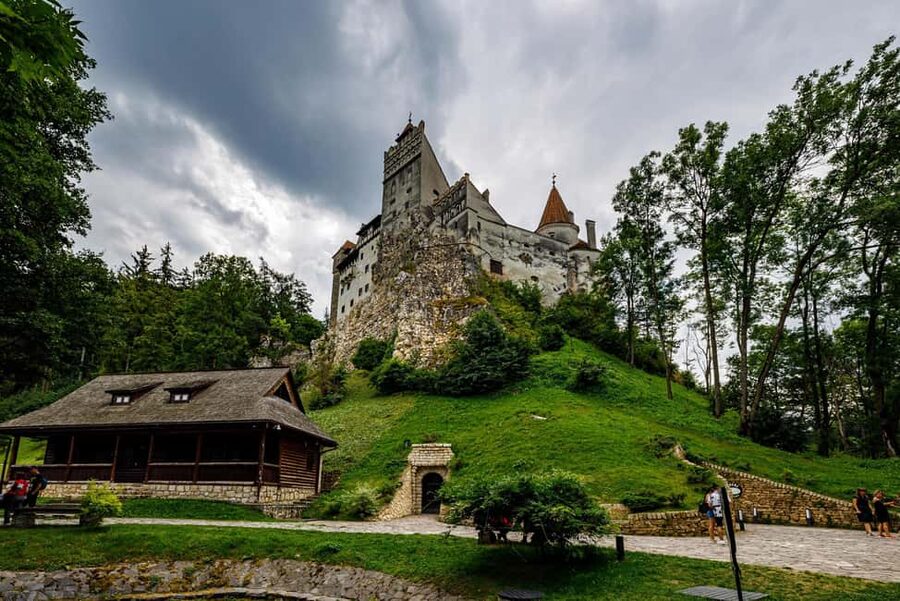 Bucharest : Dracula Castle, Peles Castle and Brasov Day Trip - FAQ