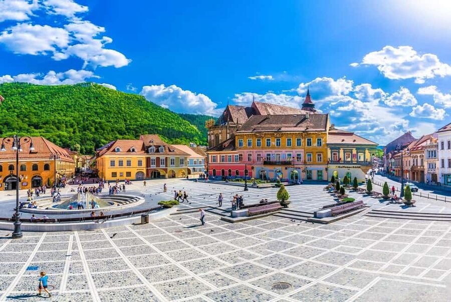 Bucharest : Dracula Castle, Peleș Castle & Brașov Day Trip - Who should book this experience?