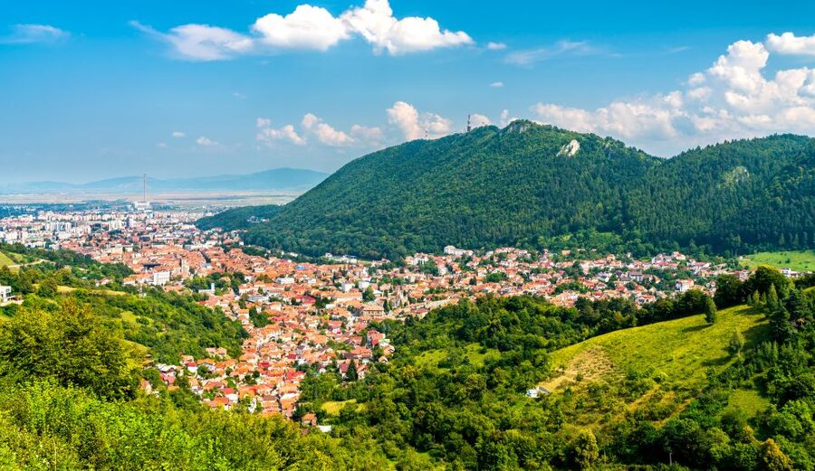 Bucharest: Dracula Castle, Peles Castle & Brasov Guided Tour - Brașov in 75 minutes