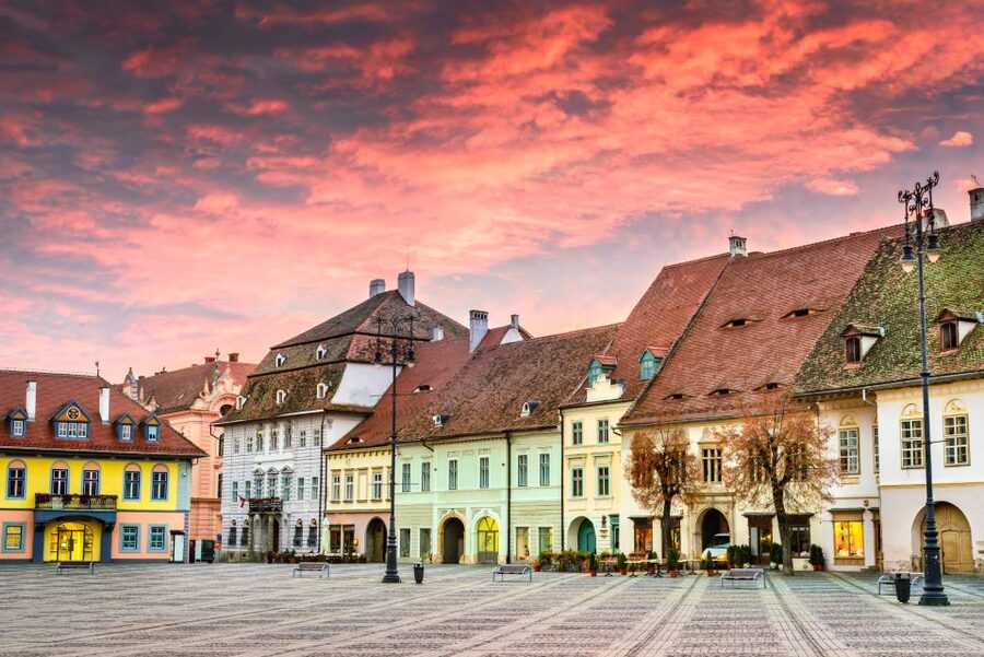 Bucharest: Dracula Castle, Peles Castle & Brasov Guided Tour - Guides make the difference