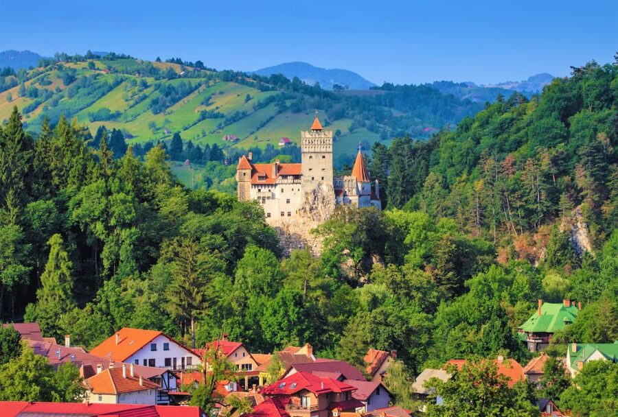 Bucharest: Dracula Castle, Peles Castle & Brasov Old Town - What this Bucharest to Transylvania day trip really covers