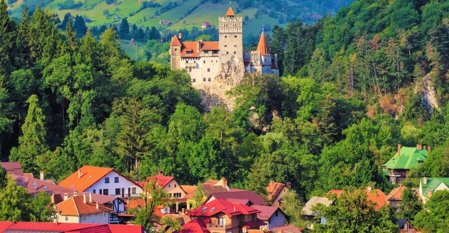 Bucharest: Dracula Castle, Peles Castle & Brasov Old Town - Peleș Castle in Sinaia: the elegant first stop