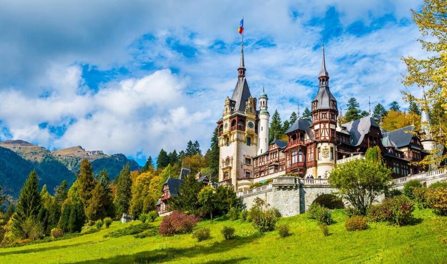 Bucharest: Dracula's Castle, Peleș Castle & Brașov Day Trip - Bran Castle: Dracula, Vlad, and the souvenir market