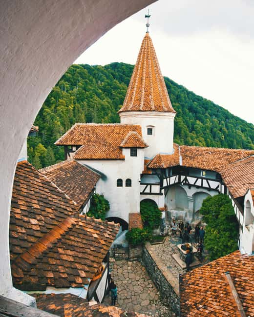 Bucharest:Dracula's Castle,''Wednesday''& Brasov Small Group - The day begins with Cantacuzino Castle and mountain scenery
