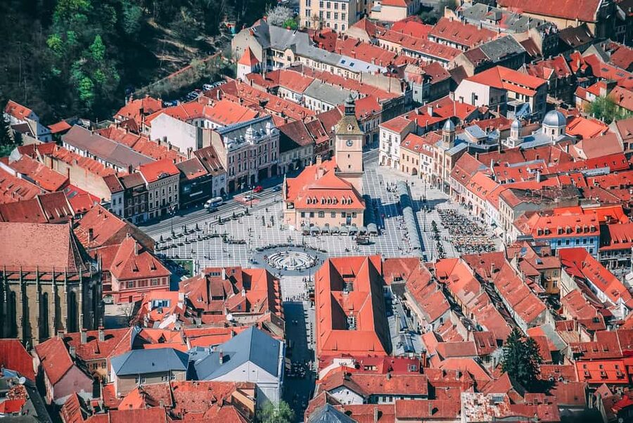 Bucharest: Peles Castle, Bran Castle & Brașov Day Tour - Guides can make or break the long bus day