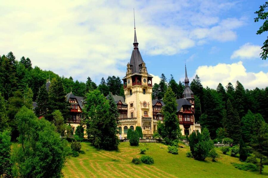 Bucharest: Peles Castle, Bran Castle & Brașov Day Tour - The practical packing list
