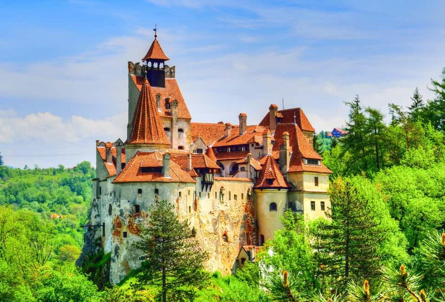 Bucharest: Peles Castle, Bran Castle & Brașov Day Tour - Starting in central Bucharest