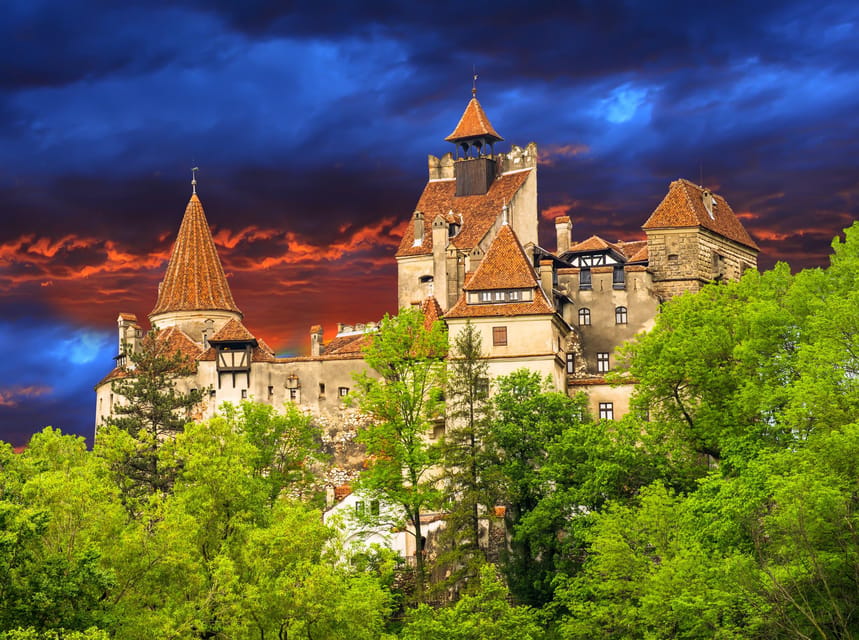 Bucharest: Peles Castle, Bran Castle, & Brasov Full-Day Tour - Brașov: the day’s most pleasant walk