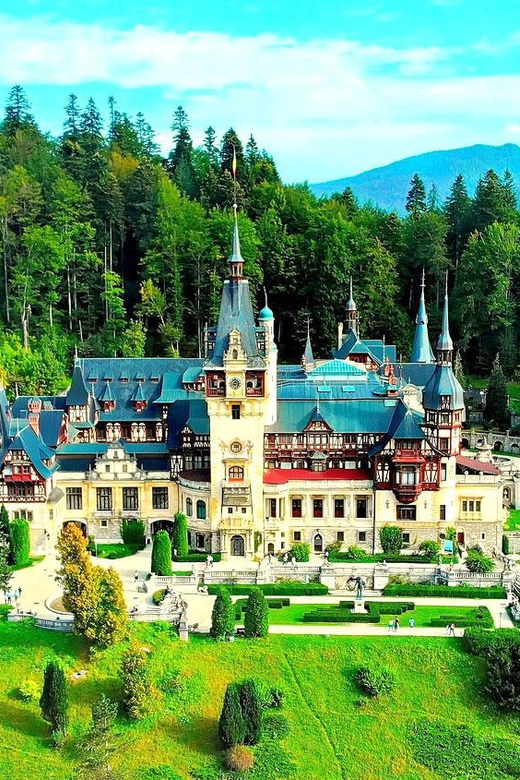 Bucharest: Peles Castle, Bran Castle, & Brasov Old Town Tour - How the guiding affects the experience