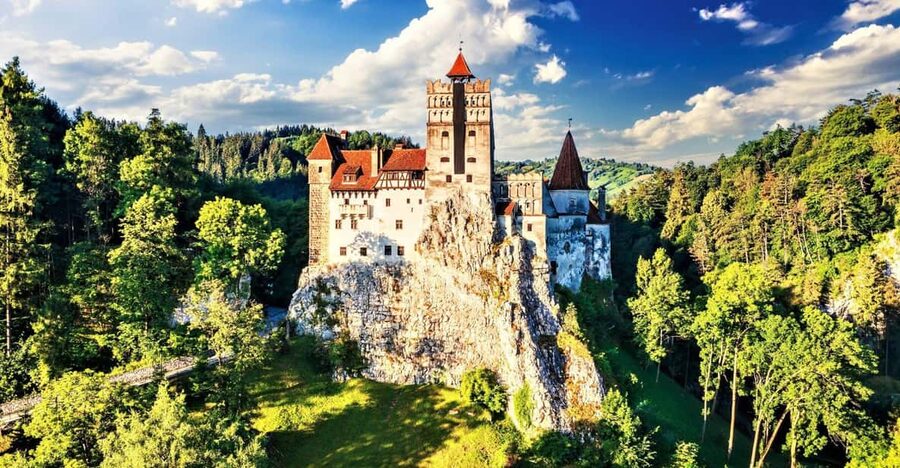 Bucharest: Peles Castle, Bran Castle, & Brasov Old Town Tour - The ride north through Wallachia and Transylvania