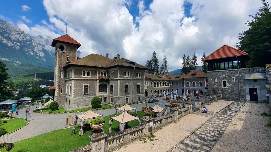 Bucharest : Wednesday, Dracula & Peles 3 Castles Tour 1 Day - Who should book this day trip?