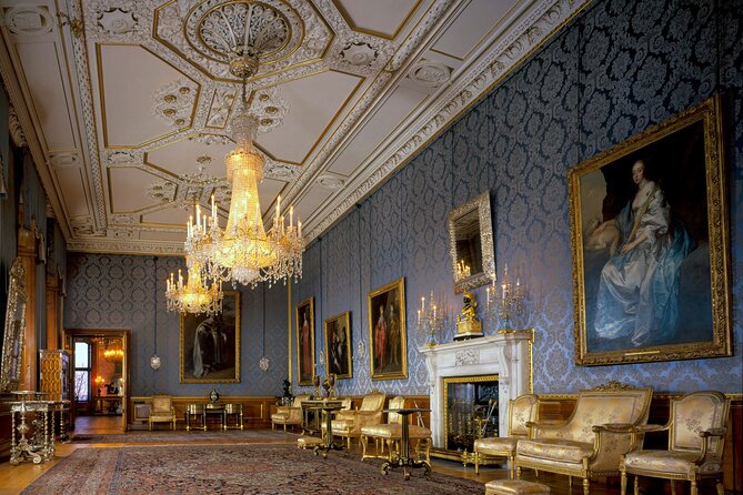 Buckingham Palace and Windsor Castle Escorted Tour from London - The coach ride to Windsor