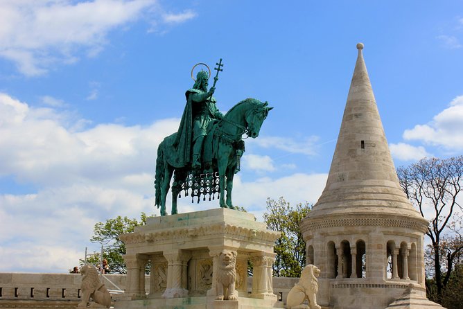 Buda Castle District Walk with Entry to Matthias Church - What the guides add to the experience