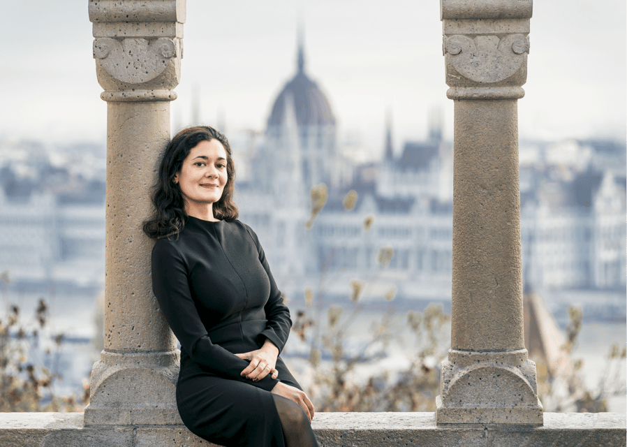 Buda Castle: Group photoshoot with a local guide - Key points to know before booking