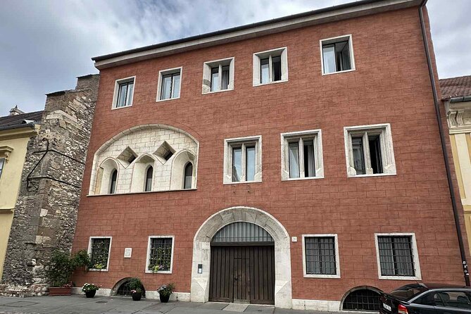 Buda Castle Tour: History and Architecture - Starting at the Royal Palace and Sigismund’s church