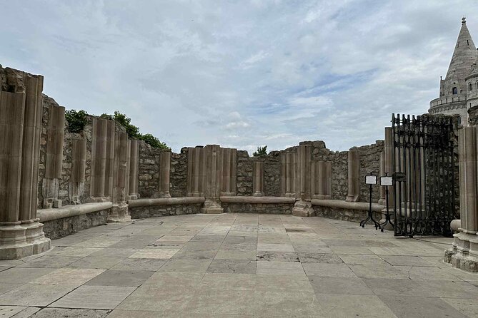 Buda Castle Tour: History and Architecture - The 1686 siege, the Jewish quarter, and reused ruins
