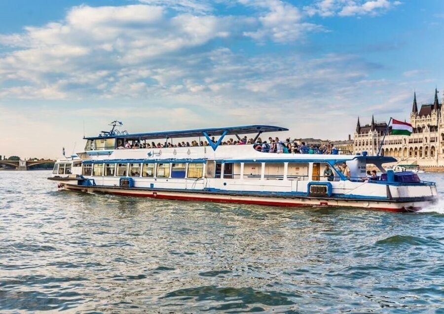 Budapest: 3-hour City Tour with Castle Walk + 1-hour Cruise - What you see during the one-hour Danube cruise