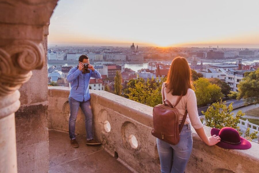 Budapest: 3-hour City Tour with Castle Walk + 1-hour Cruise - Guides, language, and the human side of the tour