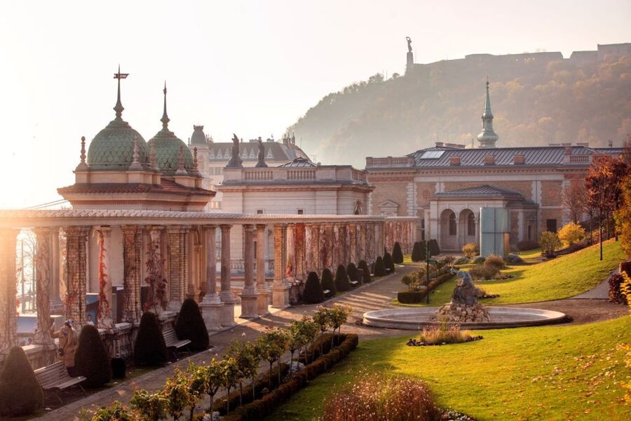 Budapest: 3-hour City Tour with Castle Walk + 1-hour Cruise - Parliament and the first look at the Danube