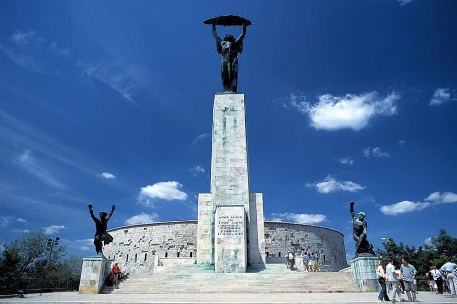 Budapest: 3-Hour Grand City Tour and Castle Walk - Practical advice for getting more from the three hours