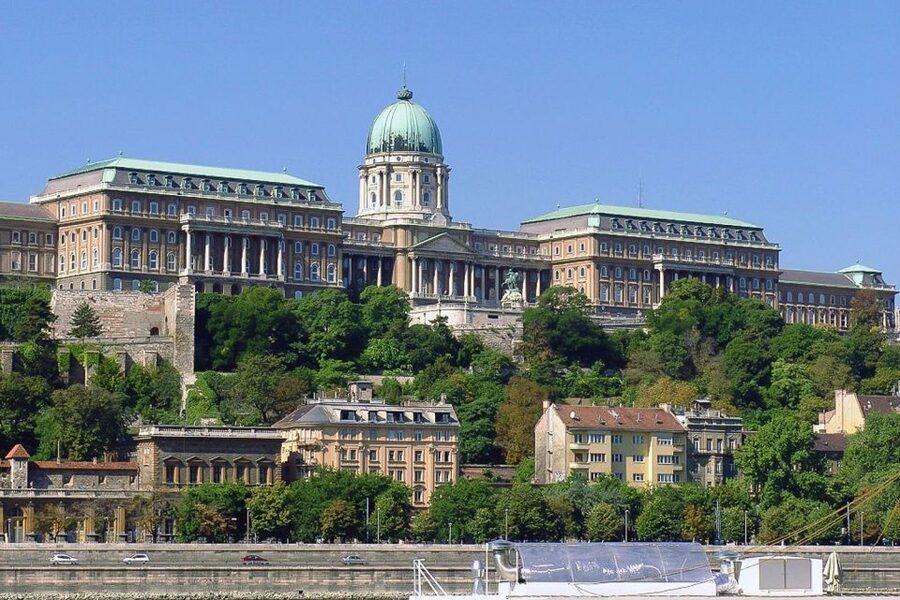 Budapest: 3-Hour Grand City Tour and Castle Walk - Gellért Hill and the Danube view