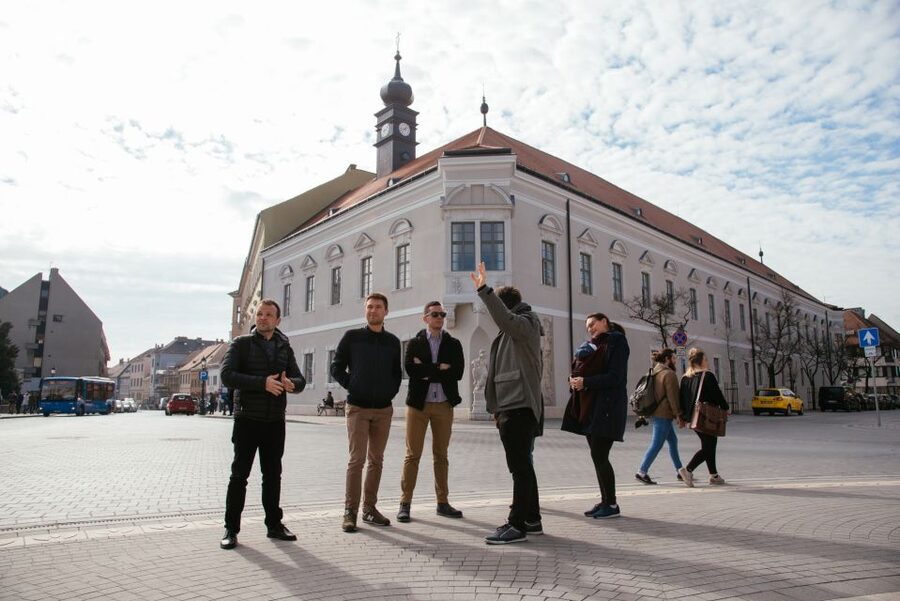 Budapest: Buda Castle District Walking Tour with a Historian - Matthias Church: The Tour’s Interior Highlight