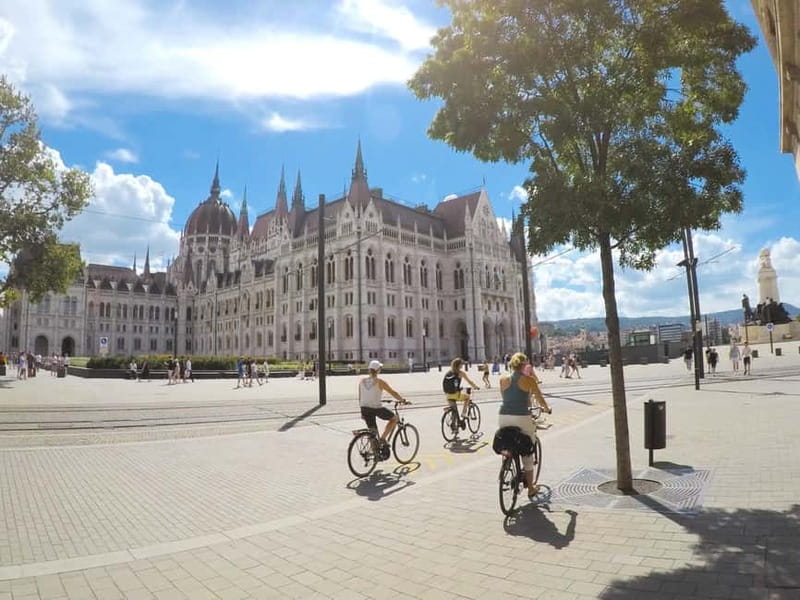 Budapest & Buda Castle e-Bike Tour with a local guide - Buda Castle and Matthias Church