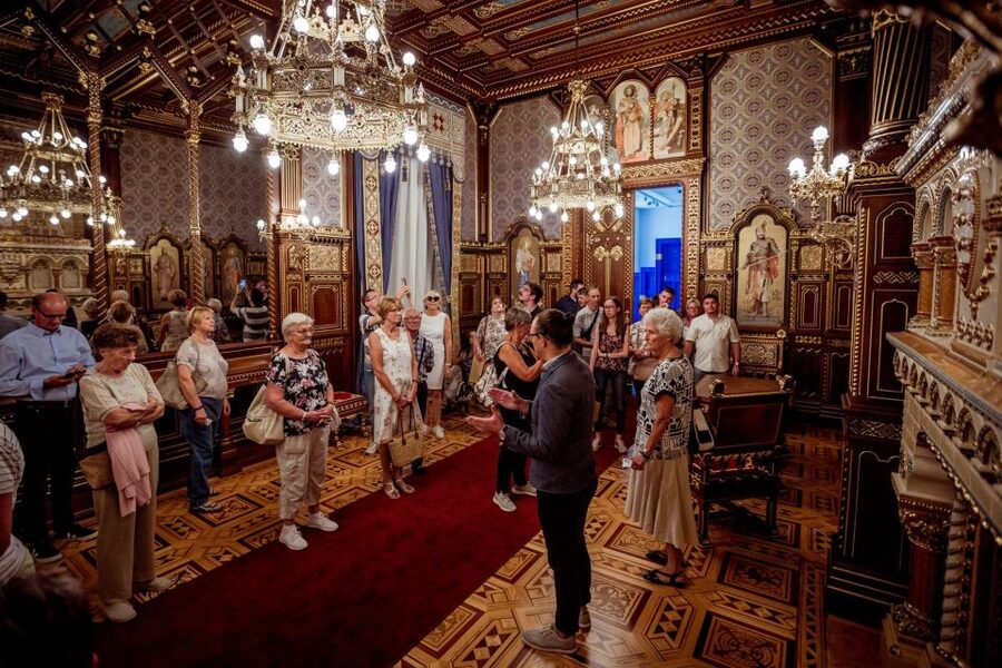 Budapest: Buda Castle Walk with Saint Stephen's Hall - Practical tips for a better visit