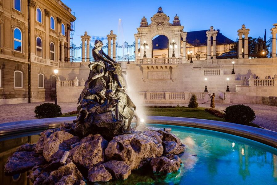 Budapest: Buda Castle Walk with Saint Stephen's Hall - Hunyadi Court and the palace from the outside
