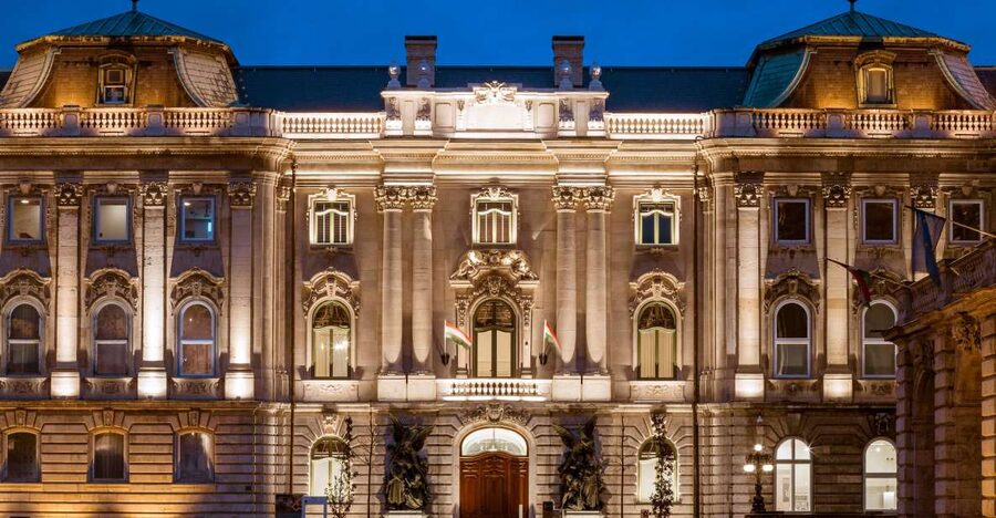Budapest: Buda Castle Walk with Saint Stephen's Hall - St. Stephen’s Hall, the 30-minute centerpiece