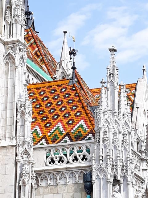 Budapest: Buda Castle Walking Tour & Folk Music Performance - Tárnok Street’s architectural time capsule