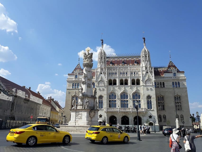 Budapest: Buda Castle Walking Tour & Folk Music Performance - Government buildings and the route toward the palace