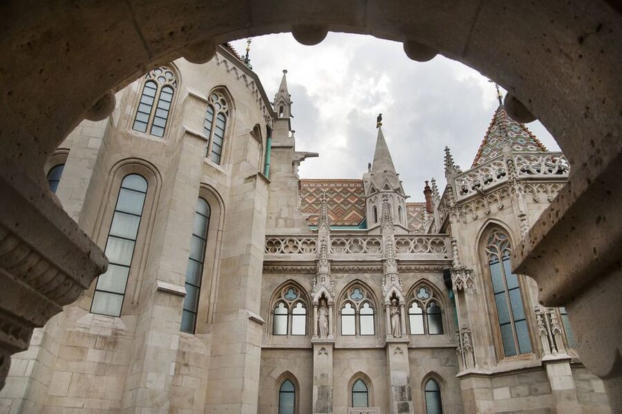 Budapest: Buda Castle Walking Tour in German - Meeting at Holy Trinity Square