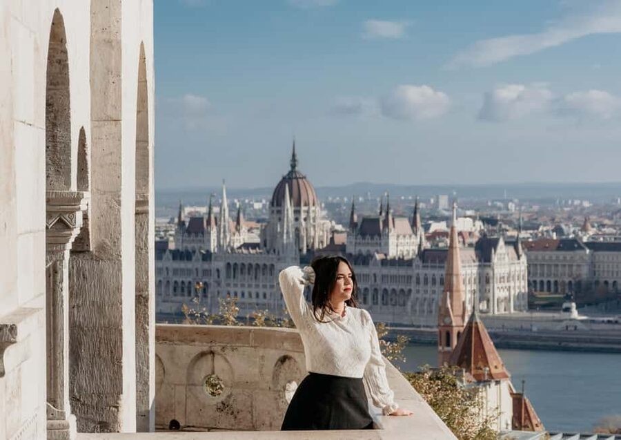 Budapest: Castle Hill Photoshoot with Private Photographer - Key points at a glance