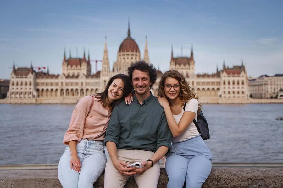 Budapest: Castle Hill Photoshoot with Private Photographer - How the $68 group price measures up