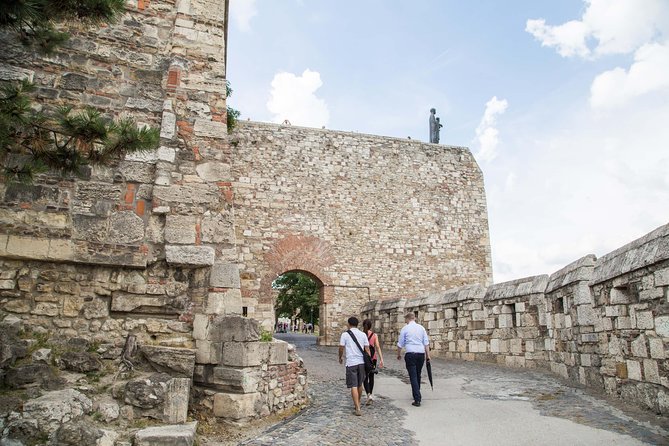 Budapest Castle Walk - Hidden gardens, courtyards, and statues