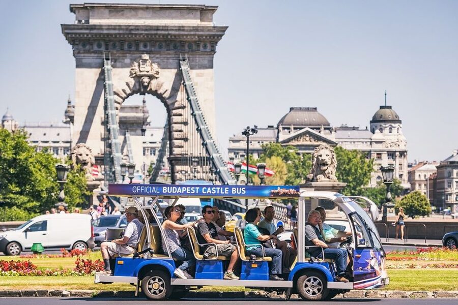 Budapest: Official Buda Castle Electric Hop-On Hop-Off Bus - How the hop-on hop-off system really works
