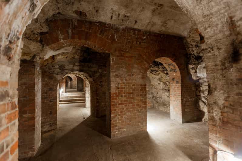 Budapest: The WWII Siege of Buda Castle & Bomb Shelter Tour - What the guide adds to the experience