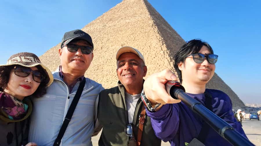 Cairo: Giza Pyramids, Citadel and Old Cairo Private Day Tour - A local restaurant break after Giza