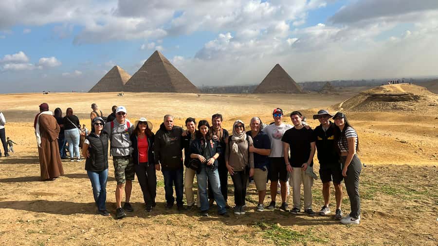 Cairo: Giza Pyramids, Egyptian Museum & Citadel Private Tour - Lunch at an Oriental Restaurant