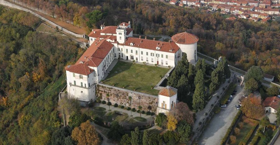 Caravino: Masino Castle Entry Ticket - The Library and Rooms Built Around Learning