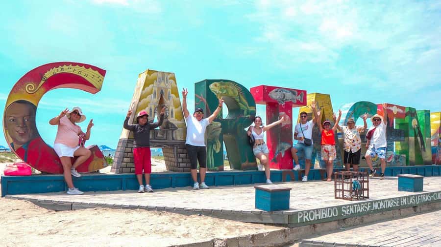Cartagena: BILINGUAL CITY TOUR San Felipe Castle & Old city - Key points to know before booking