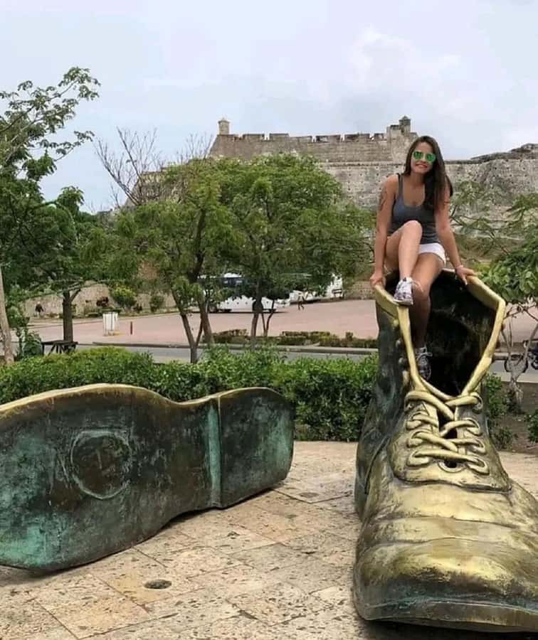 Cartagena: BILINGUAL CITY TOUR San Felipe Castle & Old city - Guide quality, organization, and unexpected stops